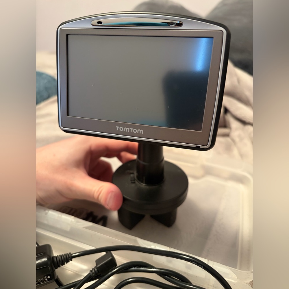 Black Portable GPS TOMTOM Navigator with Mount